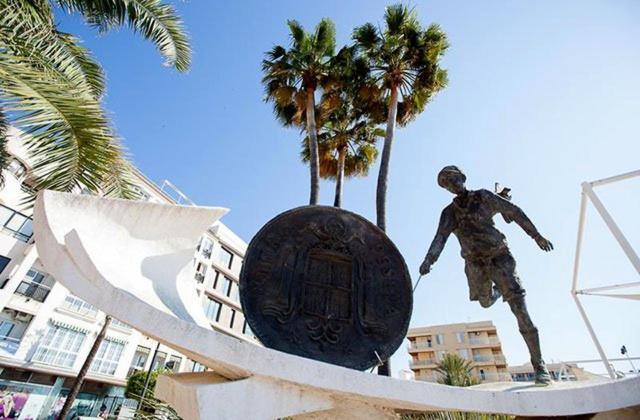 Apartamentos La Libertad エステポナ エクステリア 写真